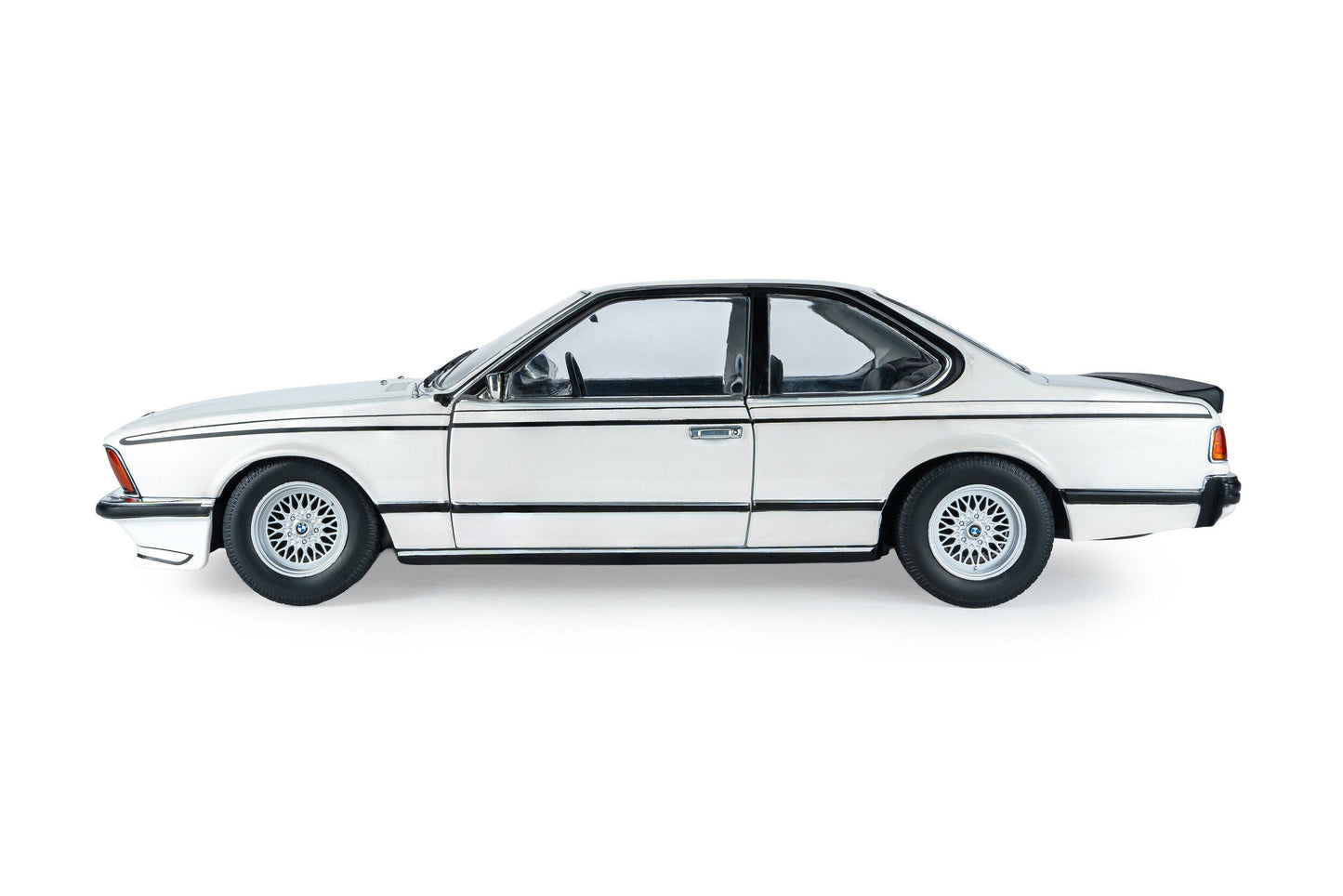 Solido 1984 BMW 635 CSI (E24) White 1:18