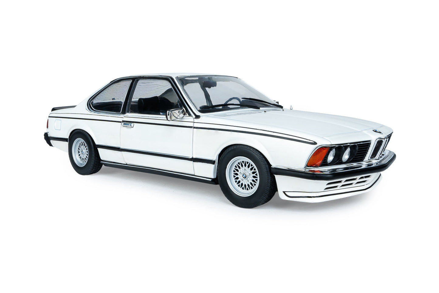 Solido 1984 BMW 635 CSI (E24) White 1:18