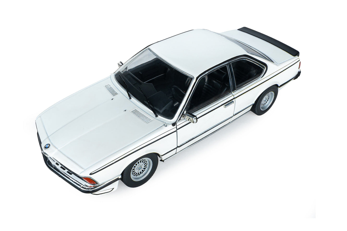 Solido 1984 BMW 635 CSI (E24) White 1:18