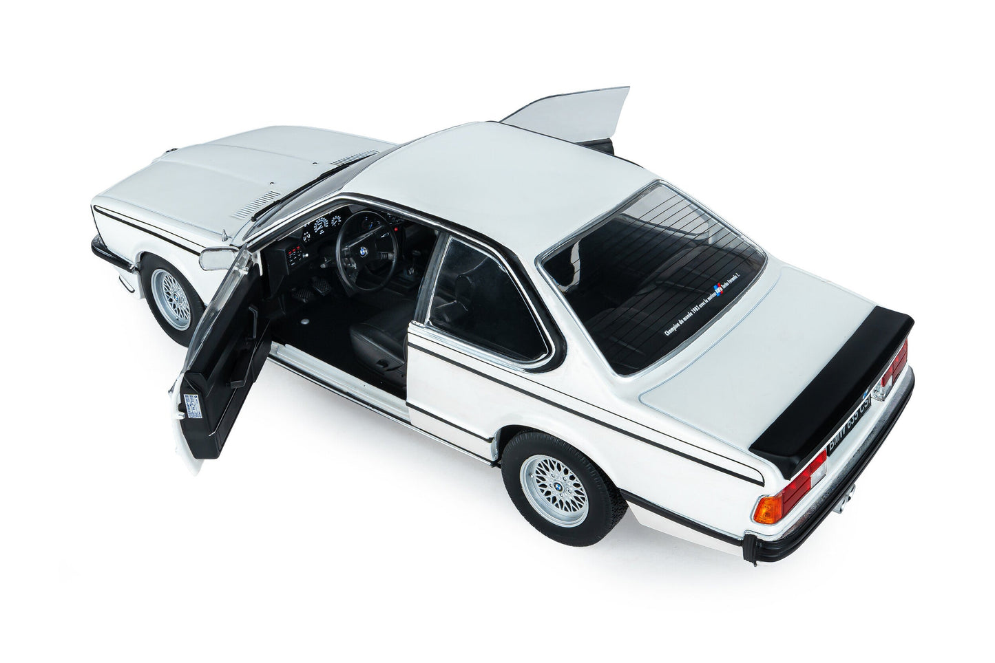 Solido 1984 BMW 635 CSI (E24) White 1:18