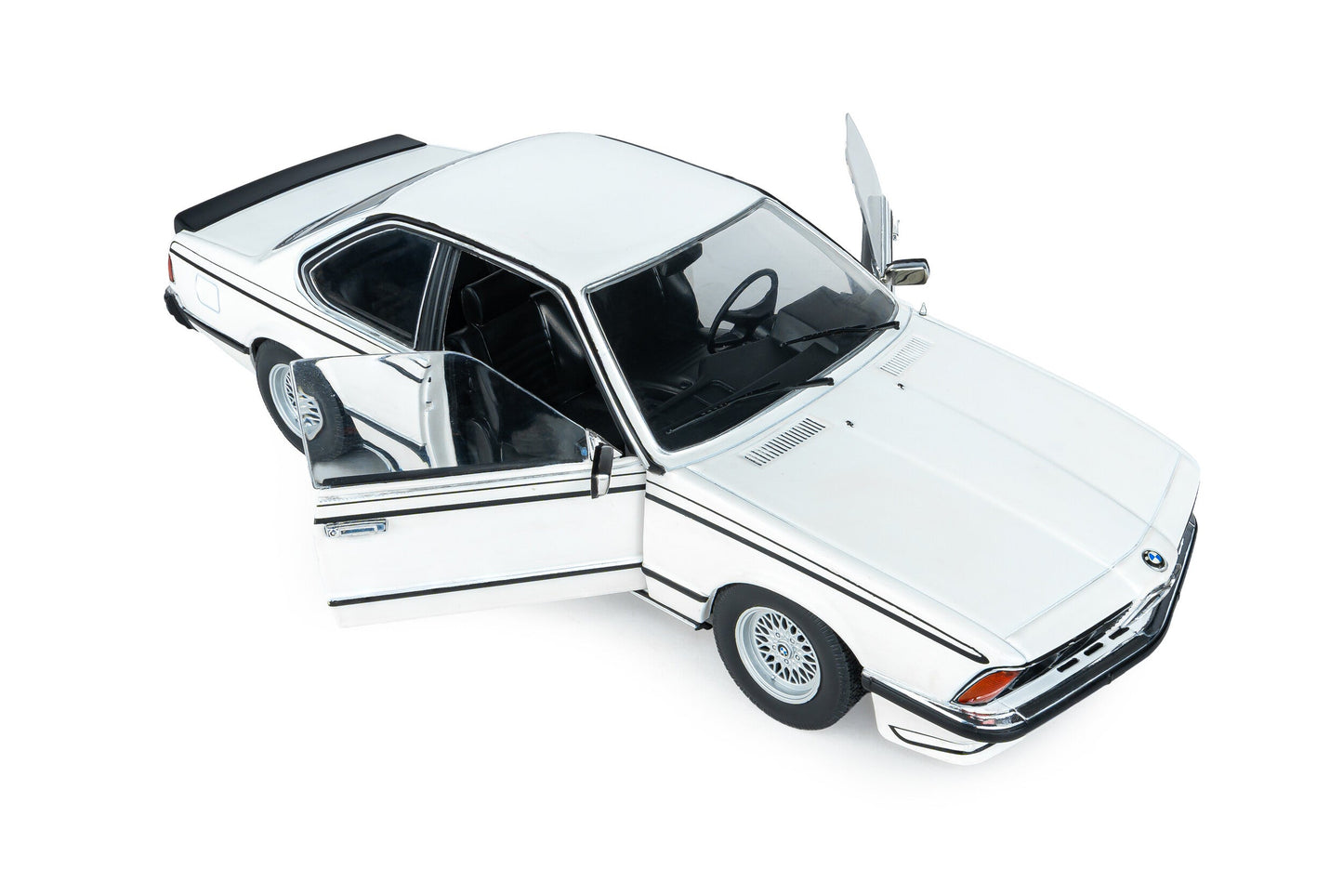 Solido 1984 BMW 635 CSI (E24) White 1:18