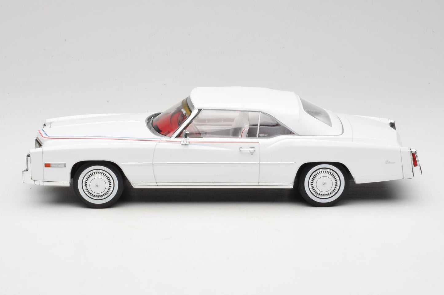 MCG 1976 Cadillac Eldorado Convertible White 1:18