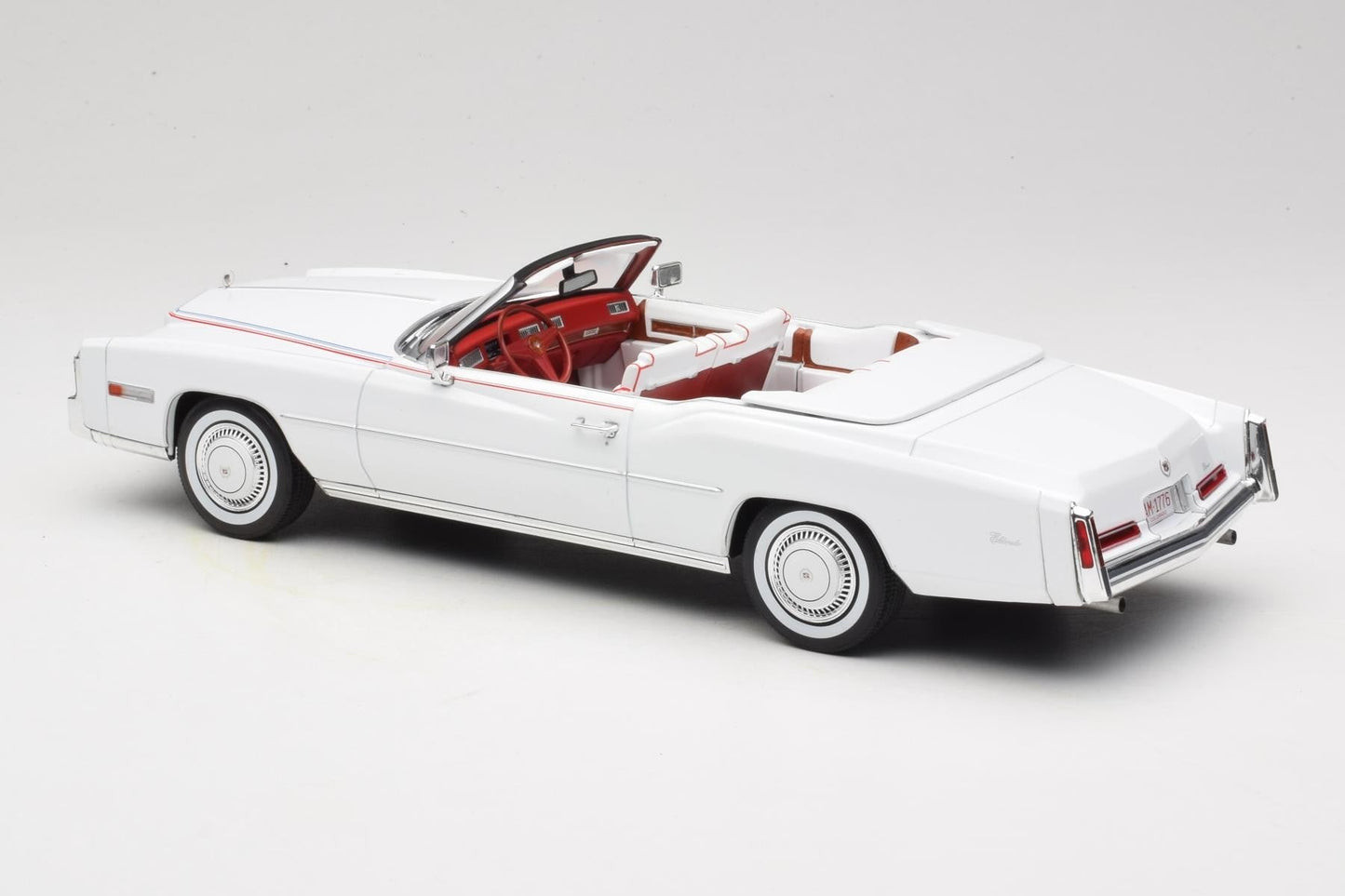 MCG 1976 Cadillac Eldorado Convertible White 1:18