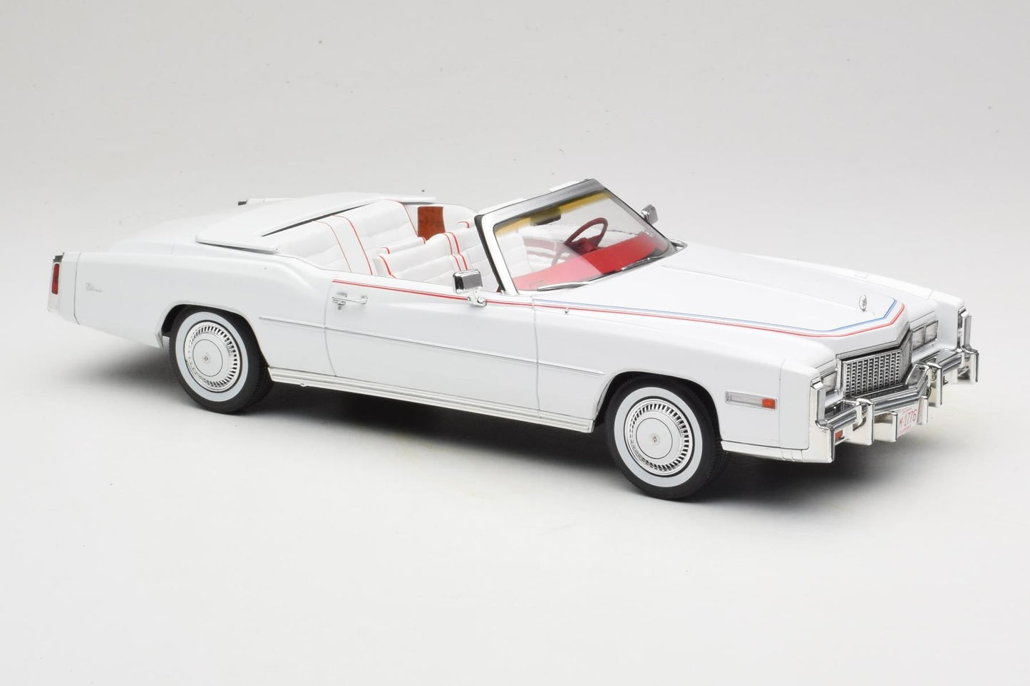 MCG 1976 Cadillac Eldorado Convertible White 1:18