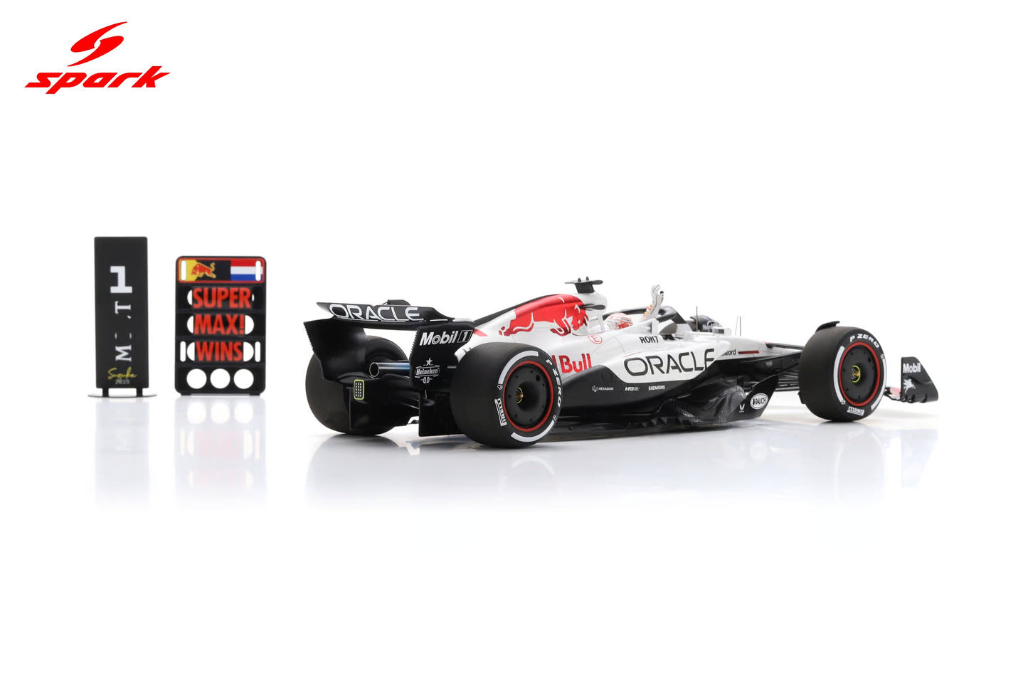 Spark-Model F1 RB21 Team Oracle Red Bull Racing #1 Winner Japan GP 2025 (Verstappen) 1:18 WITH DISPLAY