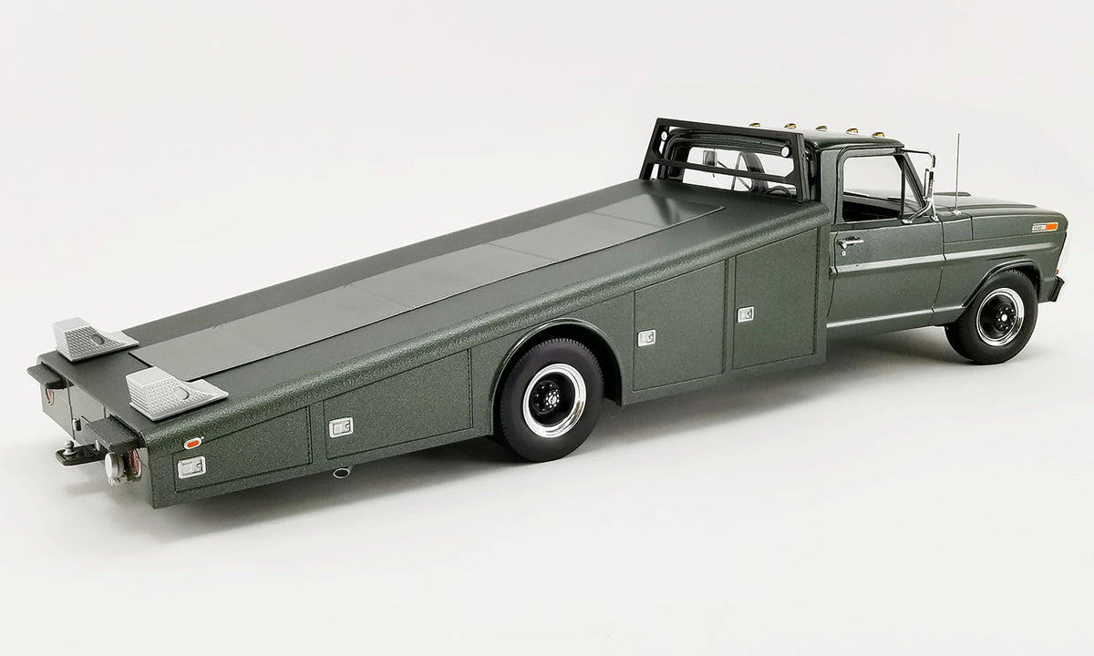 STM Diecast Acme 1970 Ford F-350 Ramp Truck Highland Green 1:18 - View 2