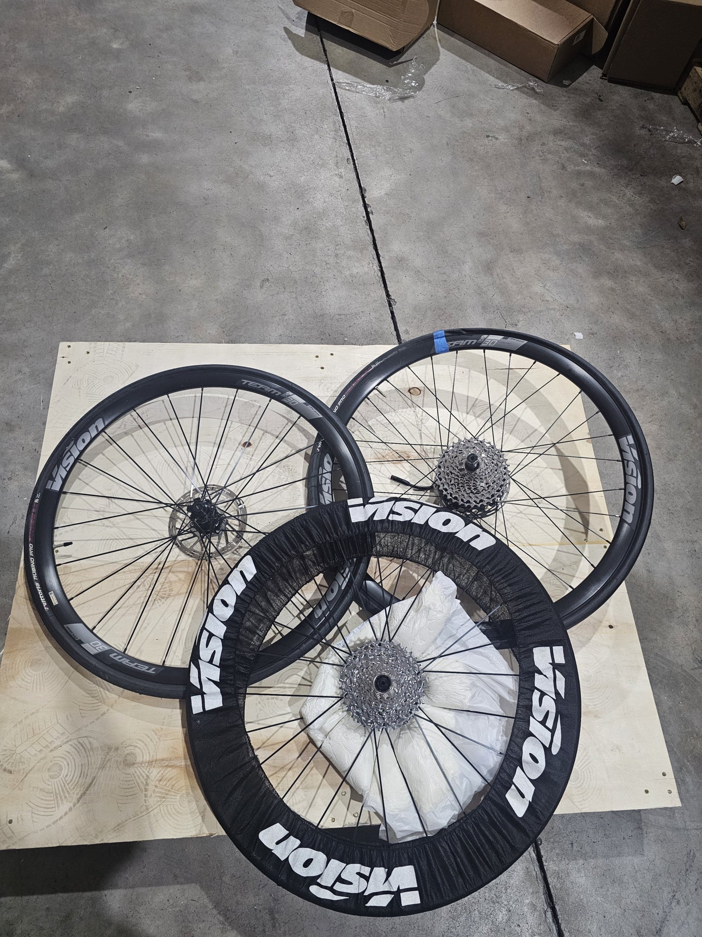 Fantic F-Moser-Rd-Rival-My23-Irid-Md - (Open Box)