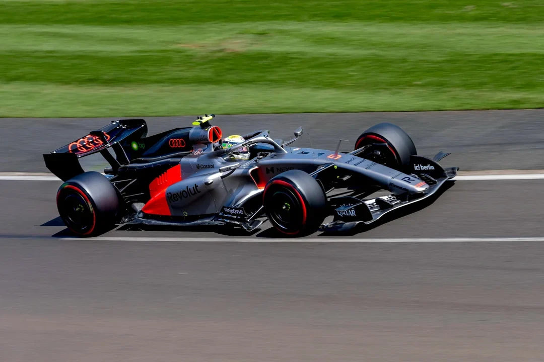 Spark-Model Audi Revolut F1 Team R26 #5 Australian GP 2026 (Bortoleto) 1:18 WITH DISPLAY