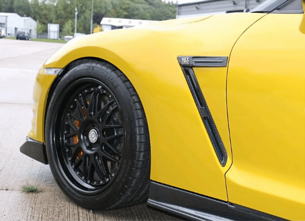 JDMuscle [09-16 GT-R] Carbon Fiber Fender Ducts/ Garnish - OE Style