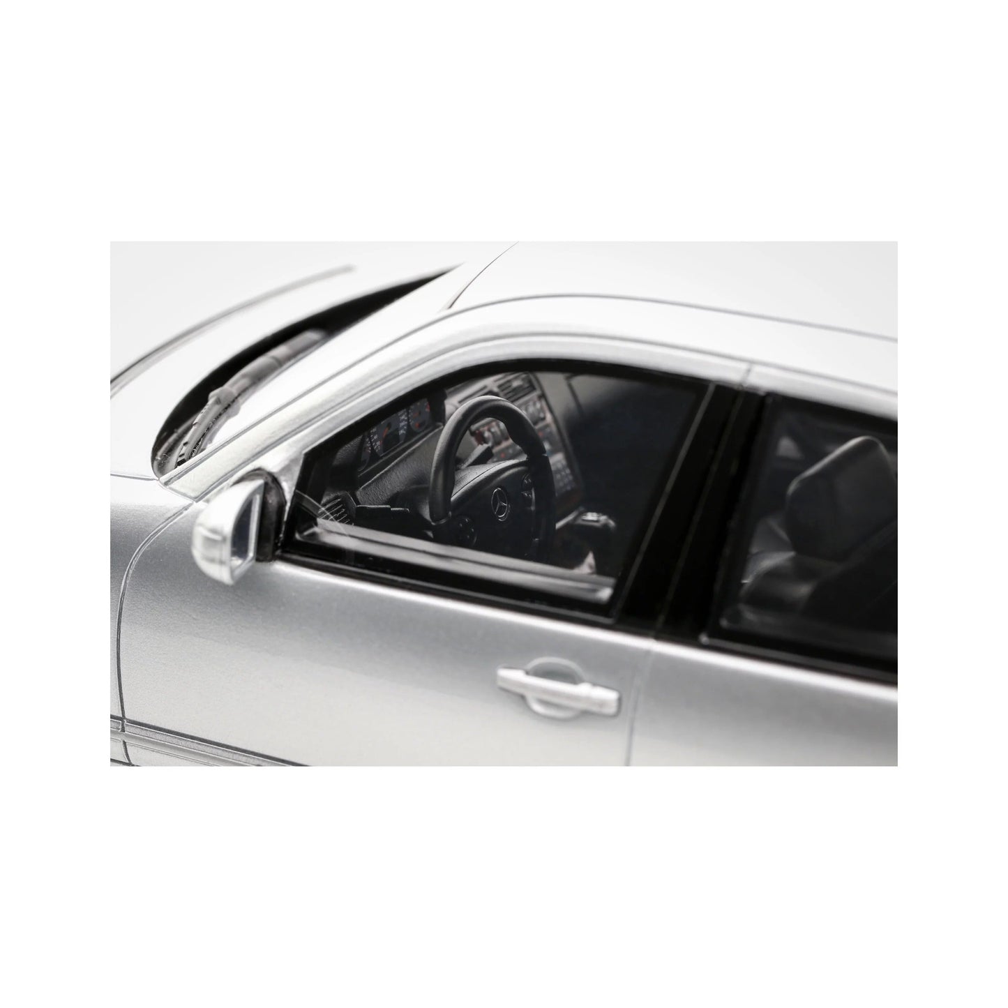 Otto 2001 Mercedes-Benz E55 AMG W210 Brilliant Silver 744 1:18