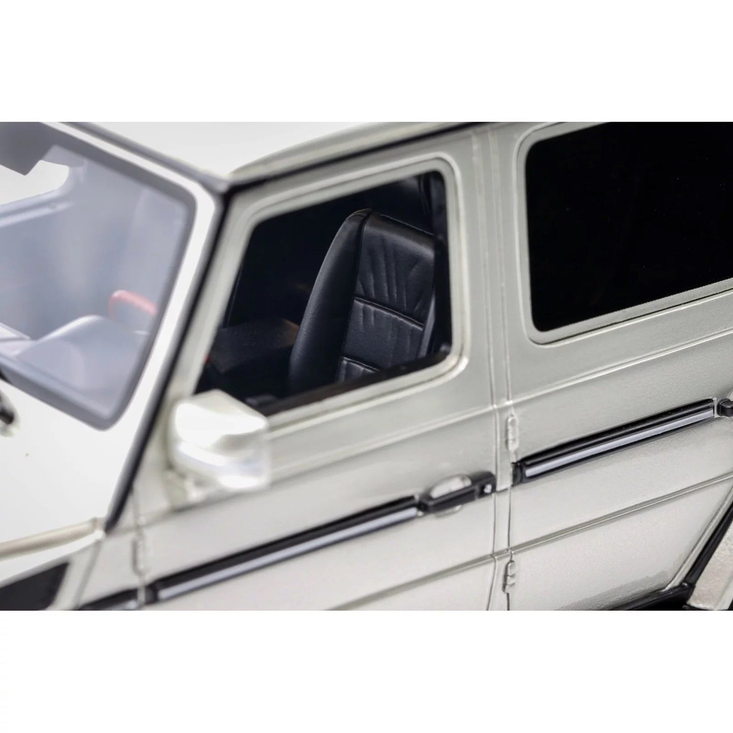 Otto Mercedes-Benz 2003 G-Class G55 AMG (W463) Iridium Silver 1:18
