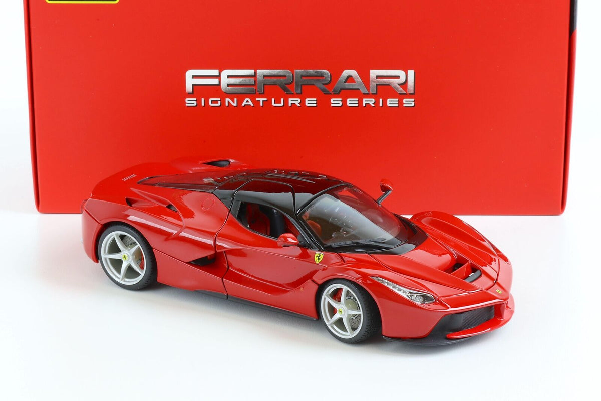 STM Diecast Bburago Signature Series Ferrari LaFerrari Red (Rossa Corsa) 1:18 - View 2