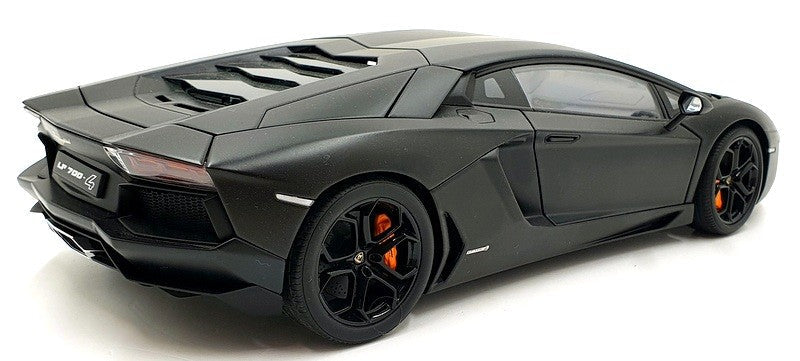 AUTOart Signature Lamborghini Aventador LP700-4 Nero Nemesis (Matte Black)  1:18