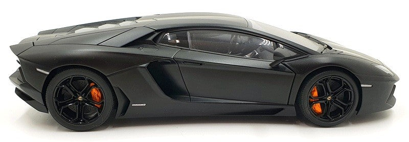 AUTOart Signature Lamborghini Aventador LP700-4 Nero Nemesis (Matte Black)  1:18