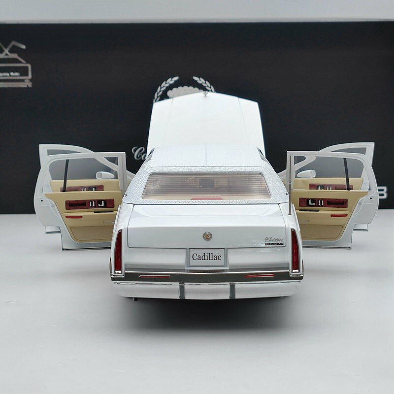 Xiaoguang Model 1993 Cadillac Fleetwood Brougham White 1:18