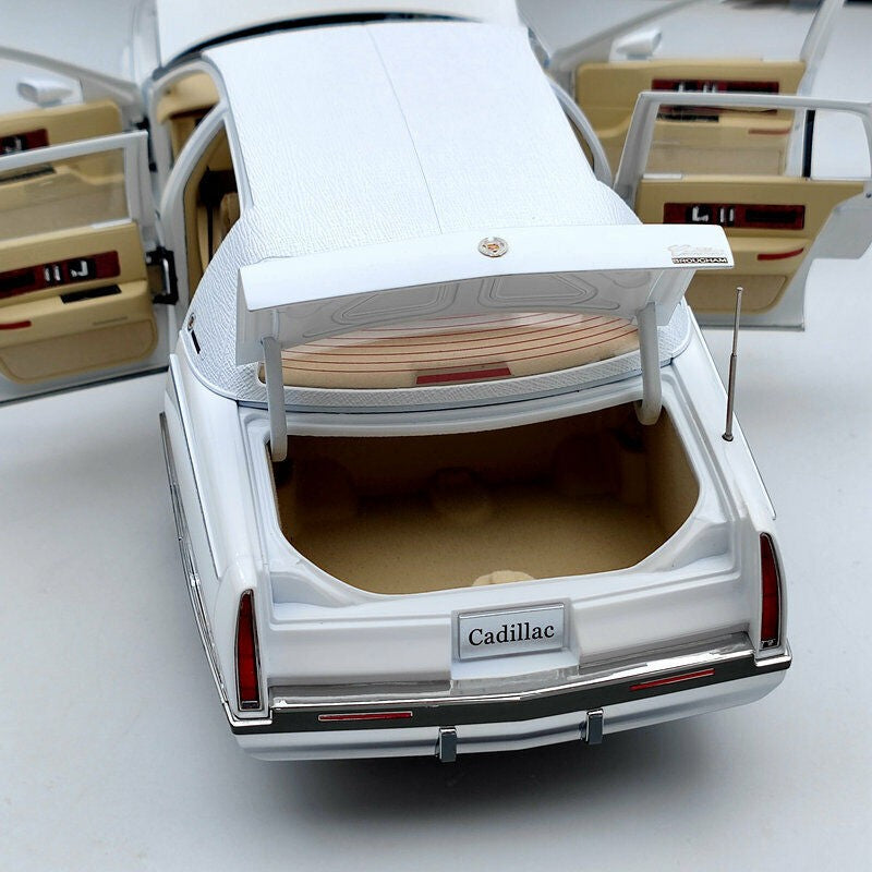 Xiaoguang Model 1993 Cadillac Fleetwood Brougham White 1:18
