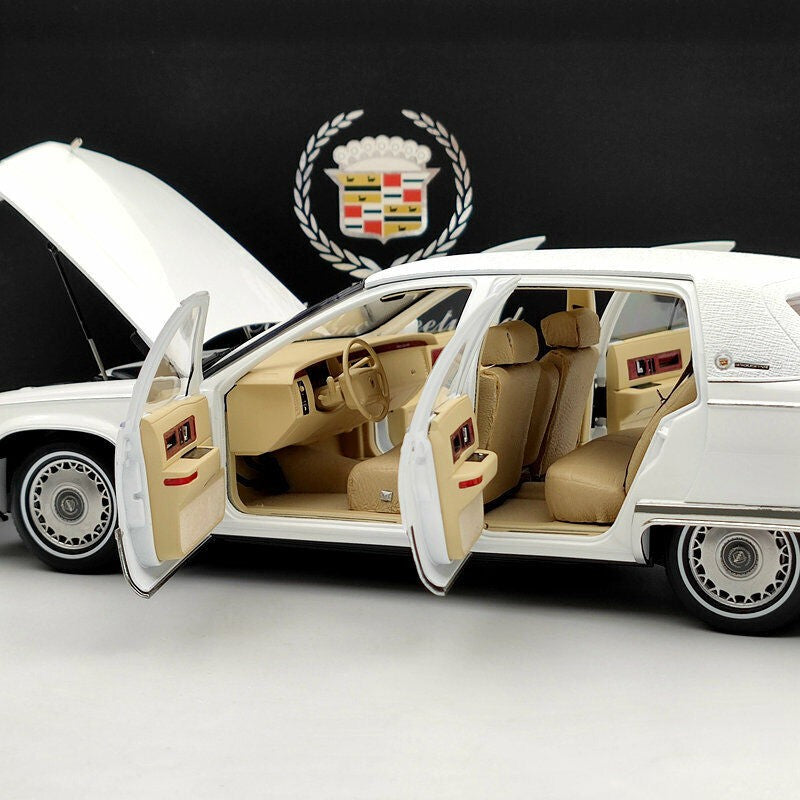 Xiaoguang Model 1993 Cadillac Fleetwood Brougham White 1:18