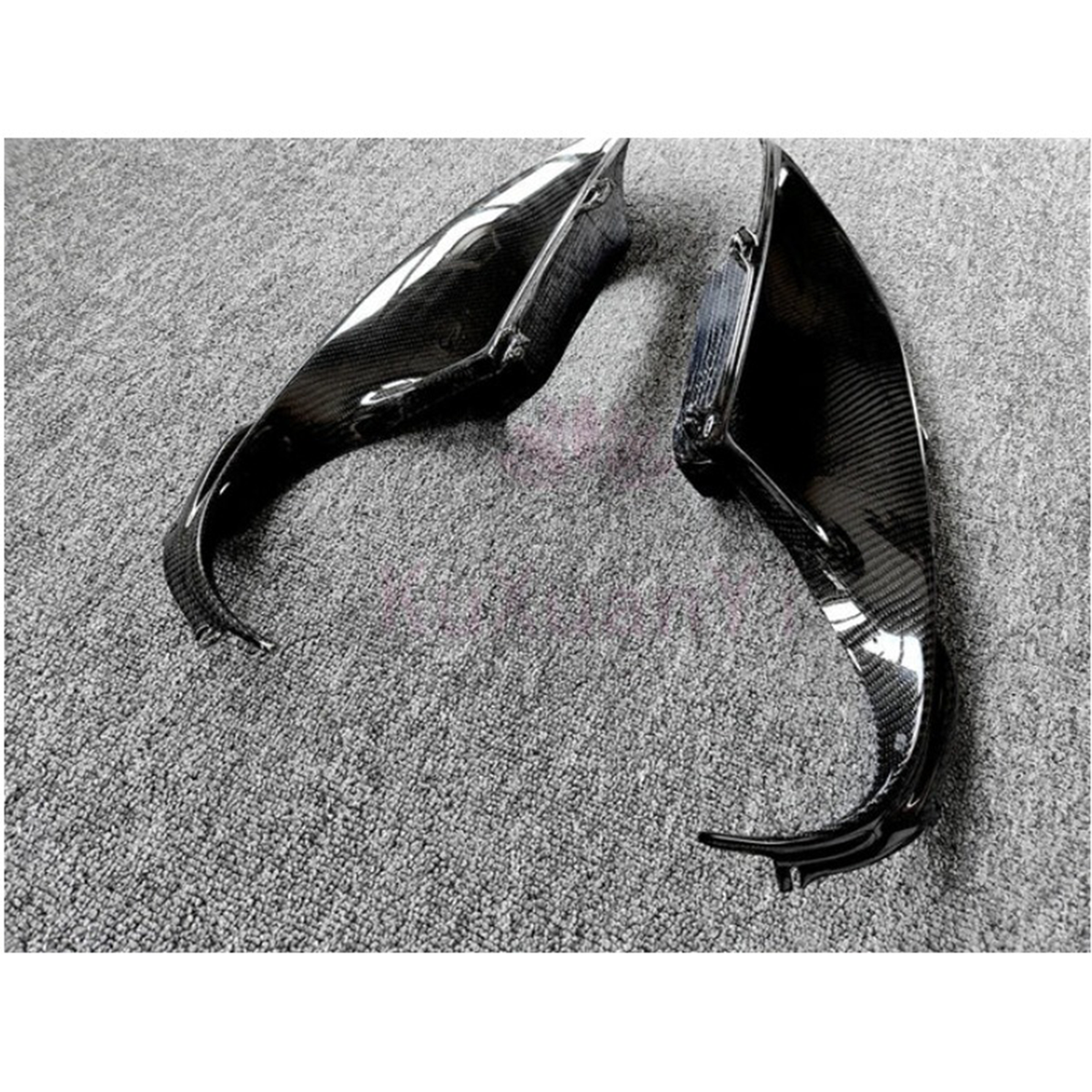 STRATEC SYSTEMS N Style Carbon Fiber Rear Fog Tail Light Surround Cover for Ferrari 488 GTB /...
