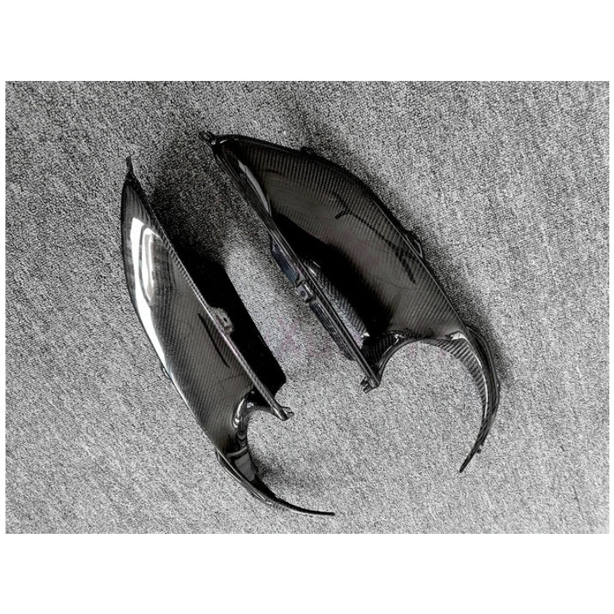 STRATEC SYSTEMS N Style Carbon Fiber Rear Fog Tail Light Surround Cover for Ferrari 488 GTB /...