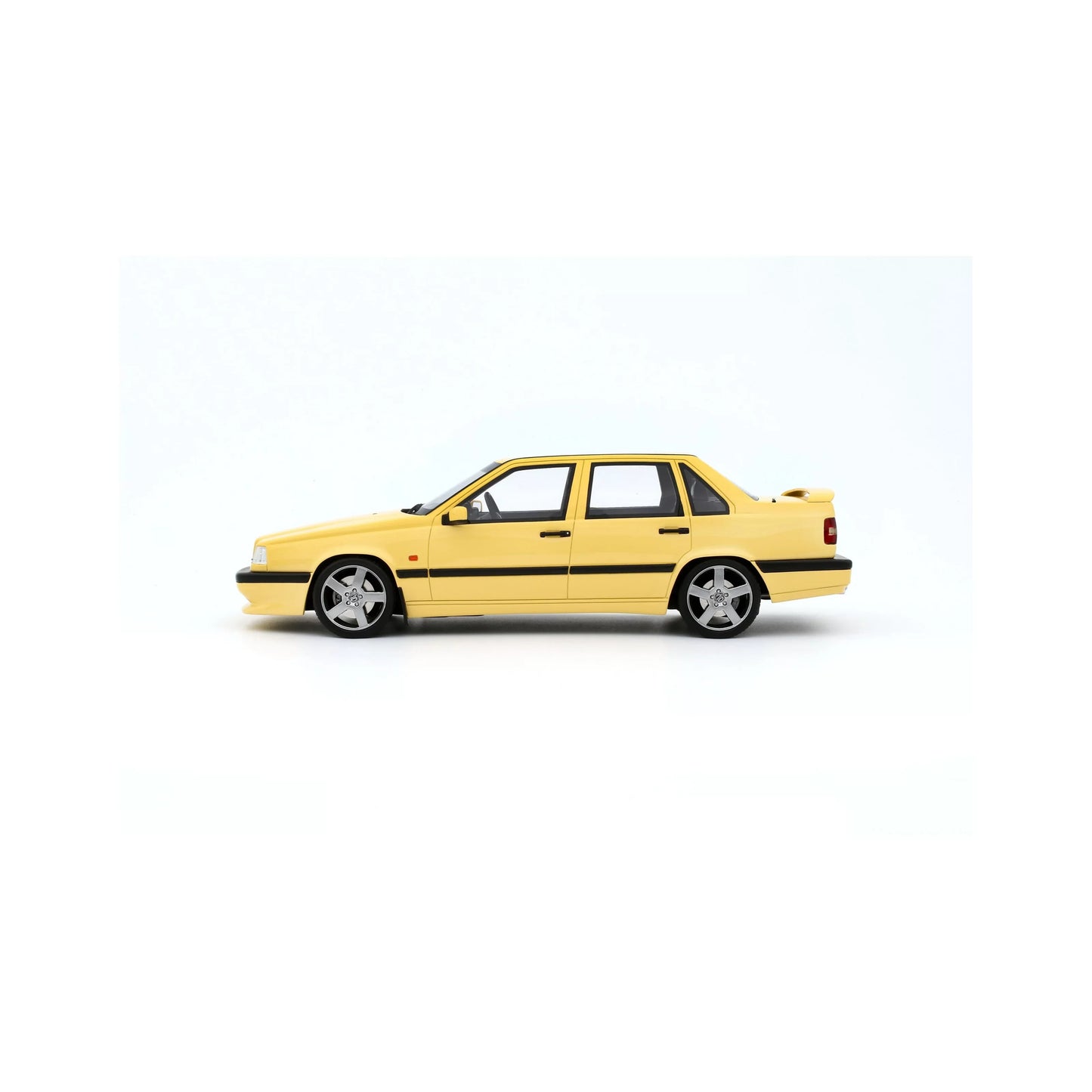 Otto 1996 Volvo 850 T5R Cream Yellow 1:18
